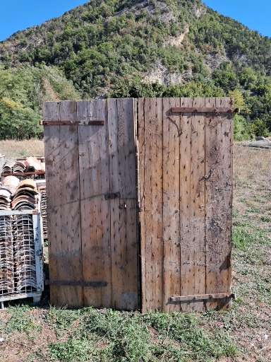 Porte ancienne de grange en bois ouverture gauche